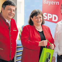 Martin Schoplocher und Franz Kopp mit MdB Marianne Schieder